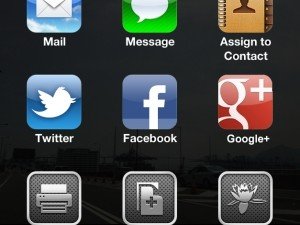 免等 iOS 6!分享相片到 Facebook 一按搞定! 免等 iOS 6!分享相片到 Facebook 一按搞定!