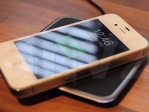 太強了!將 iPhone 4S 加入無線充電功能! 太強了!將 iPhone 4S 加入無線充電功能!