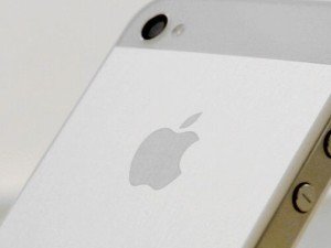 完全曝光!首台組裝好的白色 iPhone 5 影片來了! 完全曝光!首台組裝好的白色 iPhone 5 影片來了!