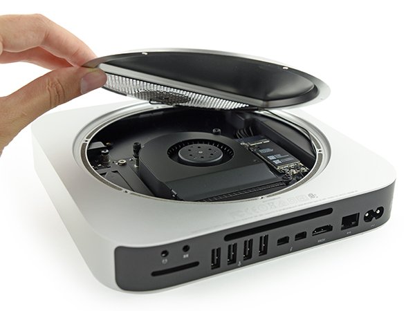 像上一代一樣,Mac Mini 的部件是打開底蓋取出。