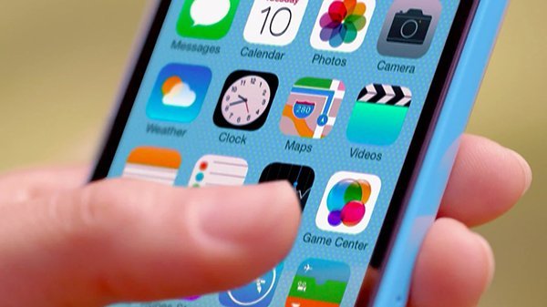 iOS-7-teaser-iPhone-5c-ad-007