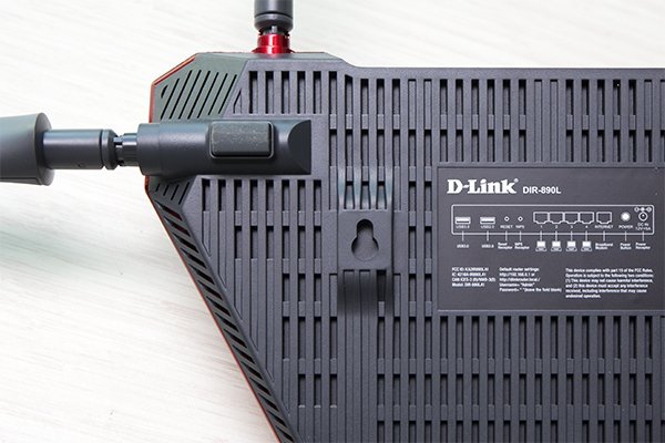 d-link-dir-890l-back
