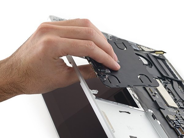 2015-13-in-macbook-pro-teardown_03