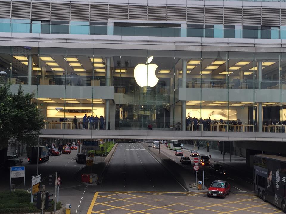 apple-store-apple-watch-ifc-0900_01