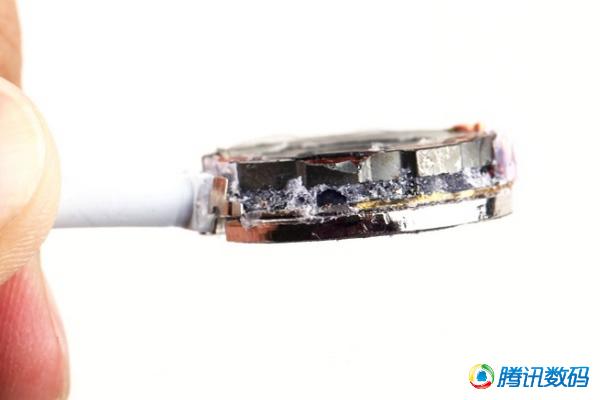 apple-watch-magsafes-charge-cable_02