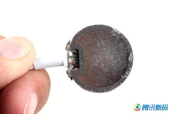 apple-watch-magsafes-charge-cable_03