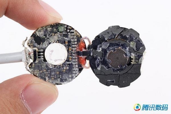 apple-watch-magsafes-charge-cable_05