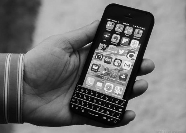 iphone-typo-dead