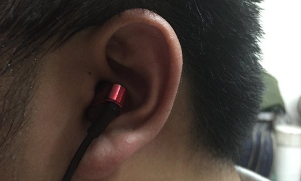 right-way-to-wear-a-earphone_01