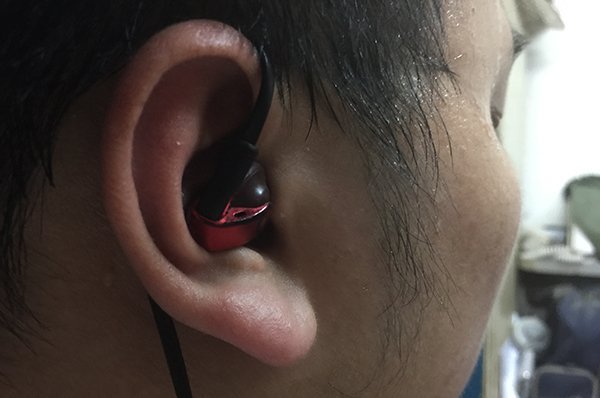 right-way-to-wear-a-earphone_02