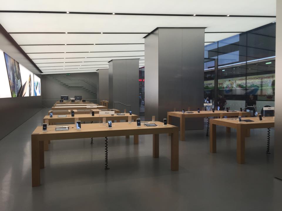 Apple Retail Store TST-10