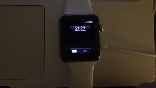 iPhone mini 现身?开发者破解 Apple Watch 运行