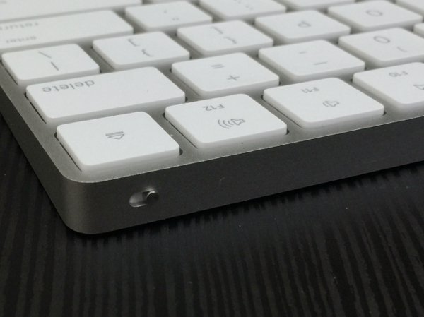 ▲ 加入了開關掣,對比以往藍牙長開比,可做到更慳電