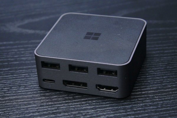 ▲ 背面是三个USB 3.0、一个HDMI 、一个Display Port 及一个Micro-USB Type-C 电力输入插口