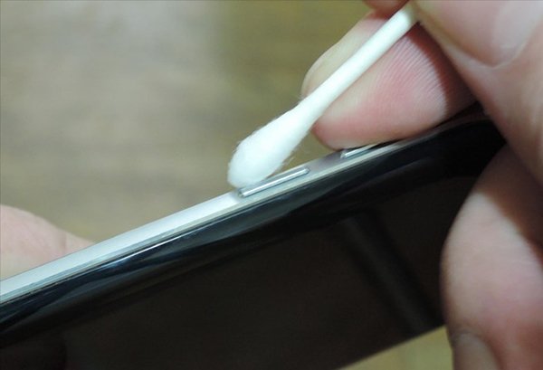 3-easy-steps-to-fixing-stuck-buttons-on-your-phone-or-tablet_01