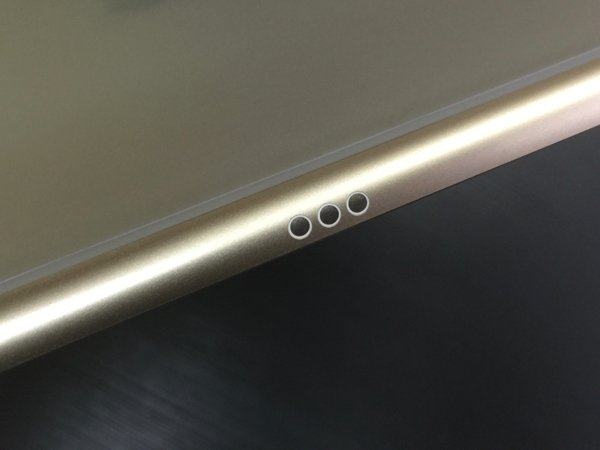 ▲對應Smart Connector 一邊有特大開口,以便用家加上 Smart Keyboard 或是 Smart Cover 等配件。