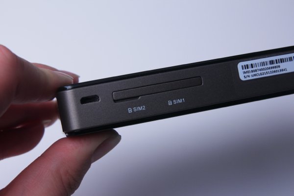 ▲如果不用 GlocalMe 的數據,它也有 2 個SIM 卡槽,可當成普通Pocket Wi-Fi 使用