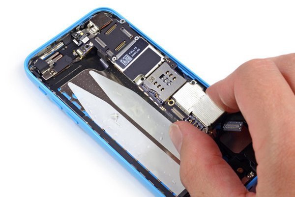 he-is-the-person-who-backdoor-the-iphone_01