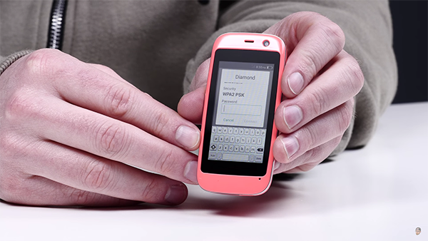 the-smallest-android-smartphone-posh-mobile-micro-x-s240_06