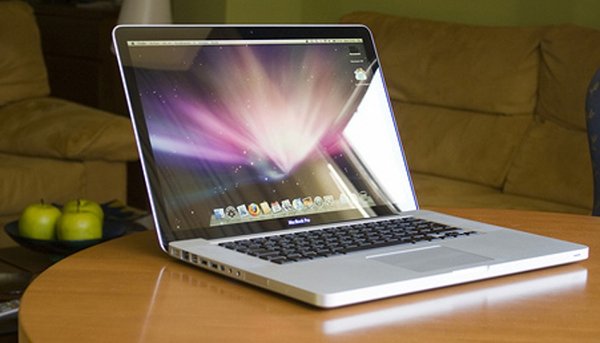 apple store remove macbook pro from retail store displays 00
