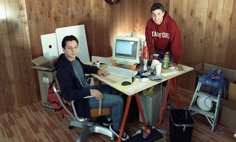 8 messy desk with success people 04a