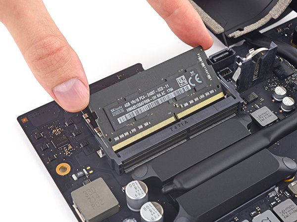 new 21 5 inch imac 2017 teardown 04