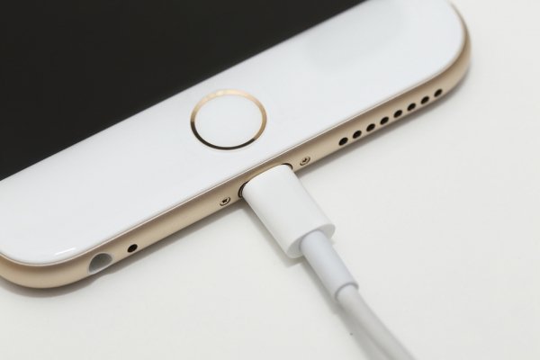 girl die because lightning cable electrified 00a