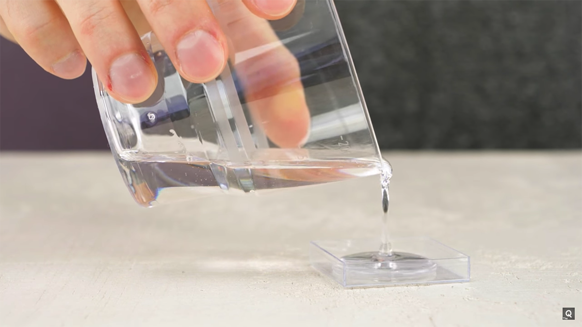 how to lock the coin into transparent epoxy resin 04