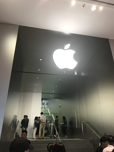 apple causeway bay lowest floor decoration in progress 03