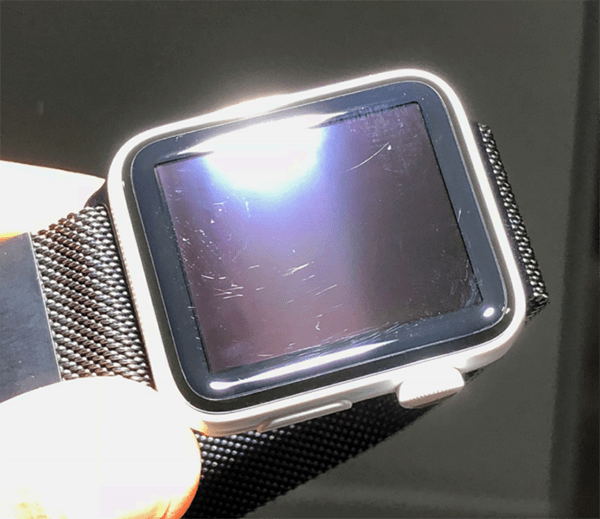 21 teen sue apple because of apple watch edition scratch 01