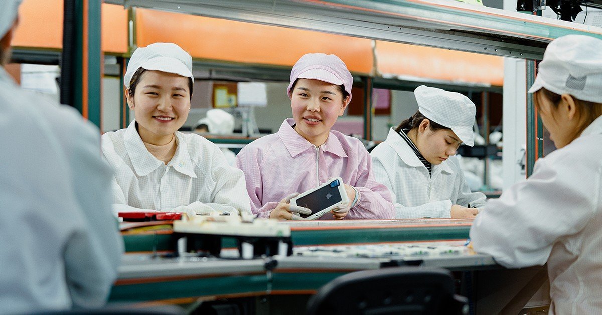 Apple women assembly iphone