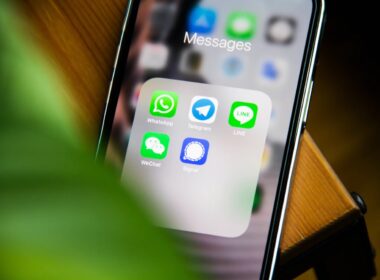 whatsapp signal