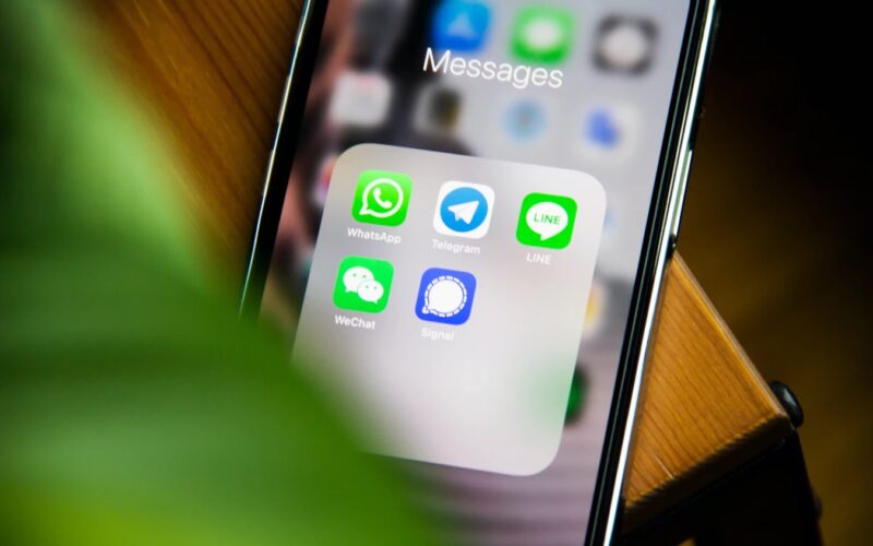 whatsapp signal
