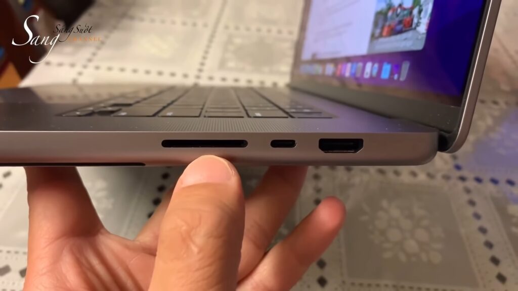 macbookpro open01