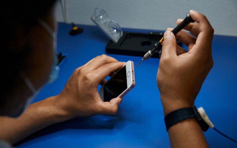 apple repair program update hero 03242021 big.jpg.large