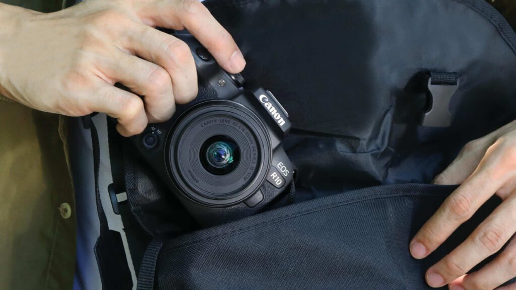 EOS R10