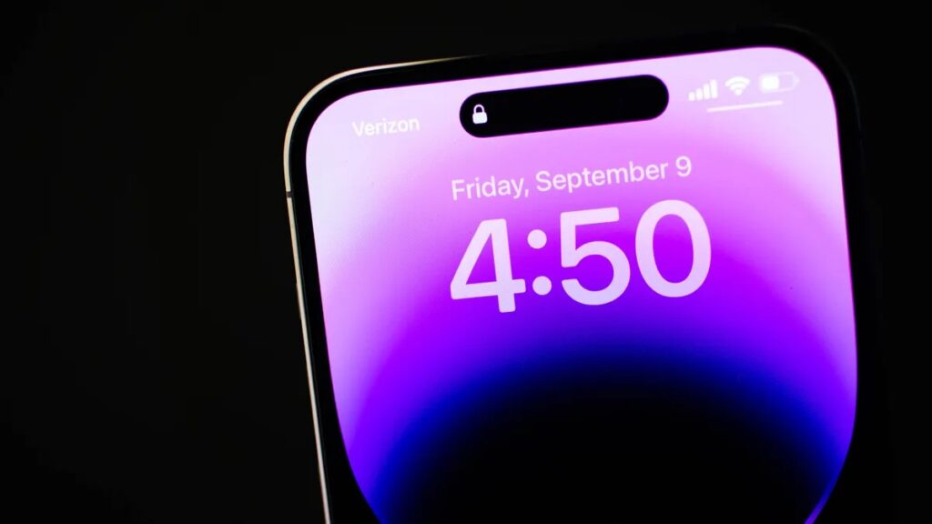 apple watch iphone 14 pro 8855.jpg