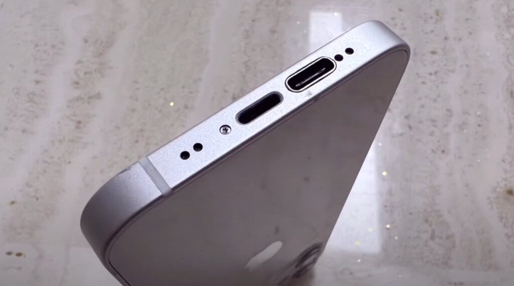 iPhone 12 mini 額外加上 USB-C 接口