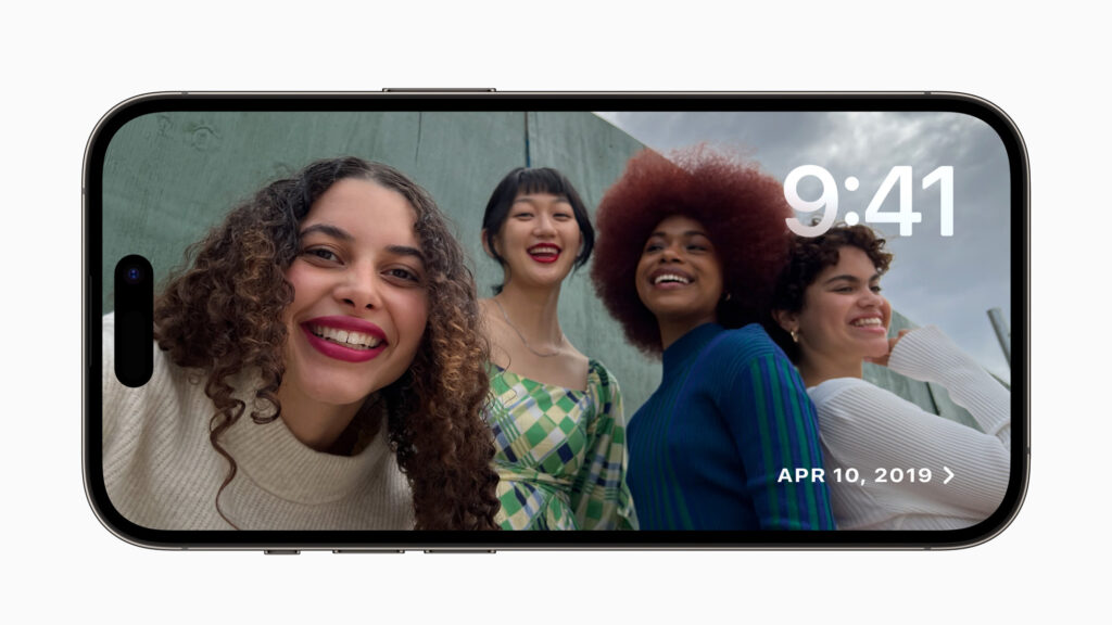 Apple WWDC23 iOS 17 StandBy photo album 230605 big.jpg.large 2x