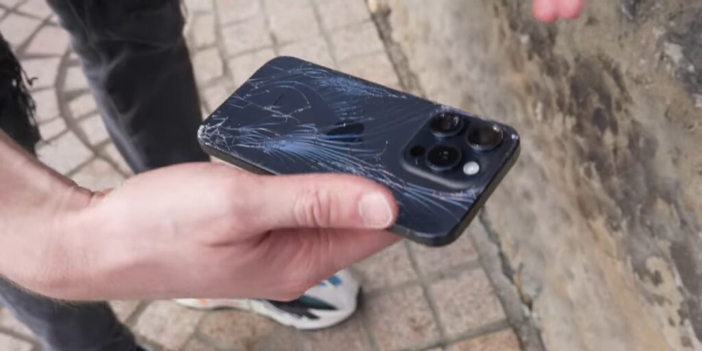 4m iphone15 pro screencrack