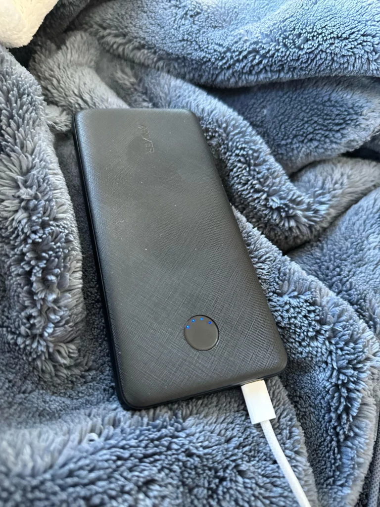 i plugged my iphone 15 pro into this brand new anker power v0 tfx9brstweqb1.jpg