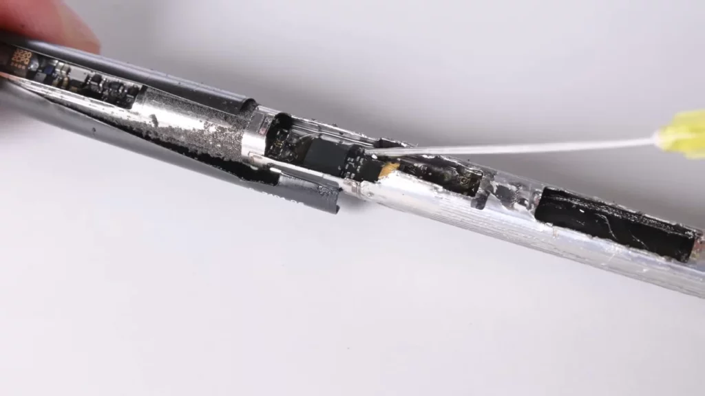 iPad Pro 13 Teardown and Apple Pencil Pro Destruction 6 40 screenshot