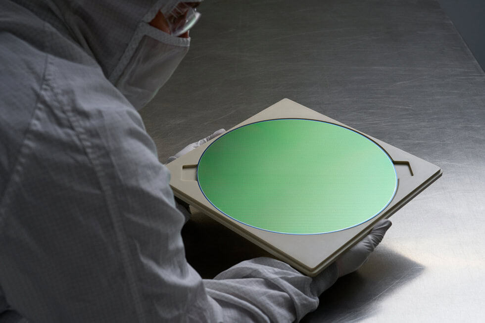 Apple US investment semiconductor wafer big.jpg.large