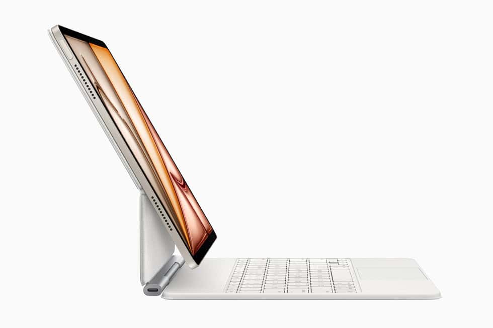 Apple iPad Air and Magic Keyboard 250304 big.jpg.large