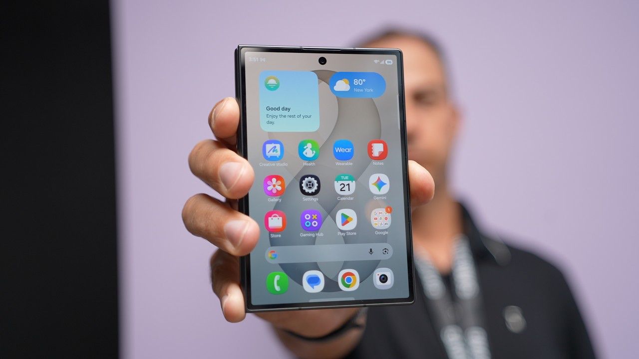 Apple 摺疊 iPhone Ultra 迎戰 Samsung Galaxy Z Fold 8　預購破紀錄加產百萬台