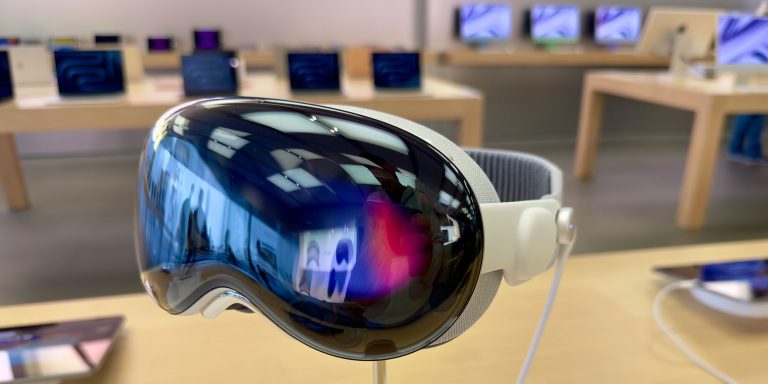 Apple Describes Way Make Vision Pro Much Lighter