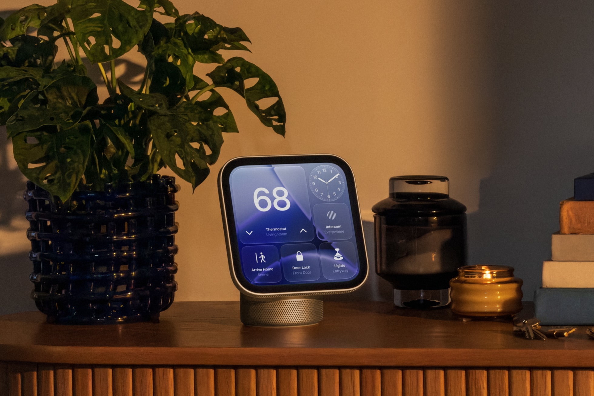 用戶的 HomeView 擺放在客廳檯面上。