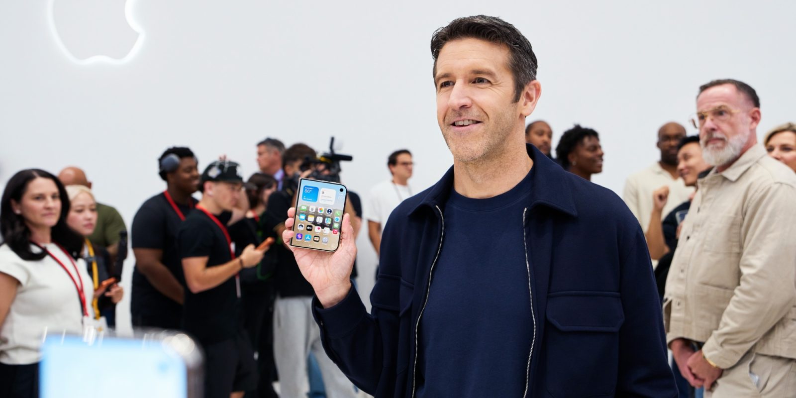 Apple 新任行政總裁 John Ternus 重視產品設計　每週多次親赴設計工作室
