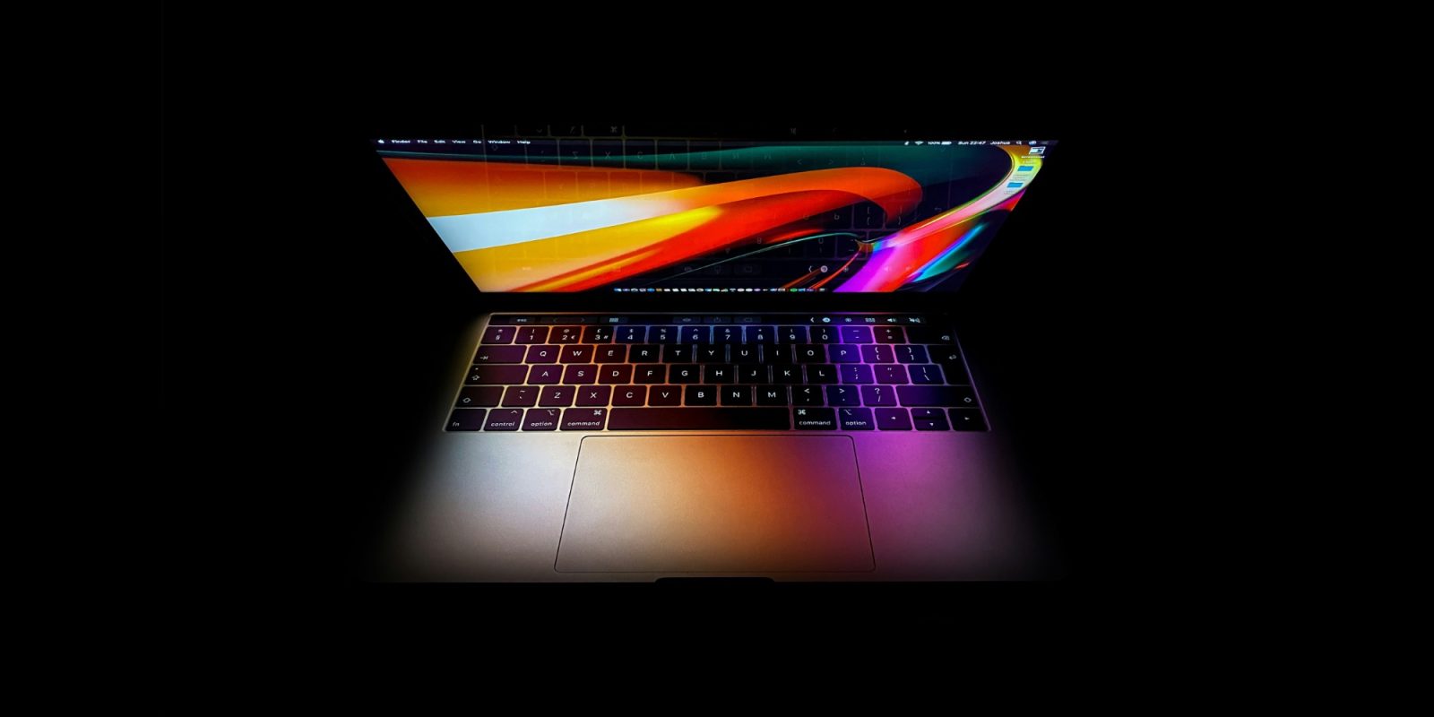 OLED 觸控螢幕 MacBook Pro 或 11 月 6 日開售　10 月底率先亮相