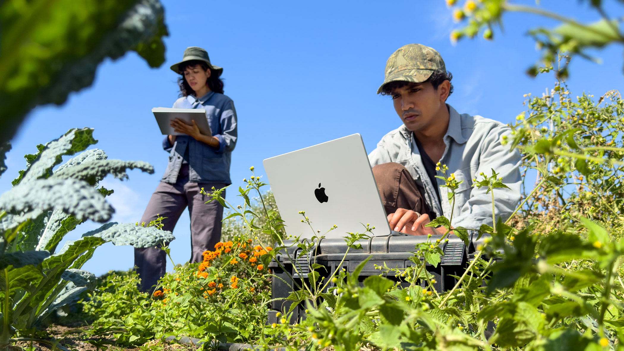 在戶外以電池使用 MacBook Pro